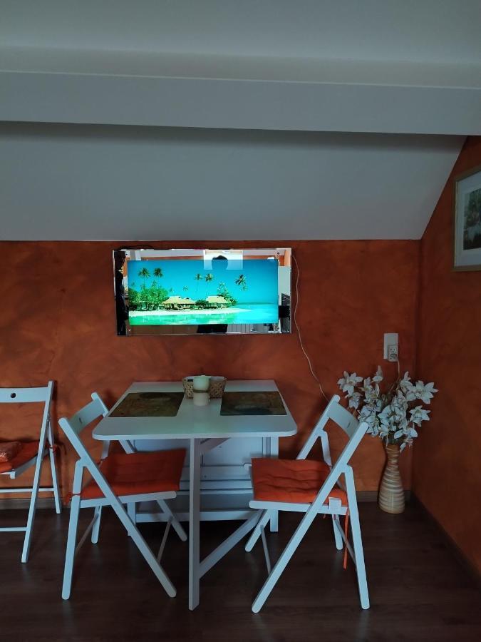 Apartamento Bienvenue au Faré Hibiscus Corrombles Exterior foto